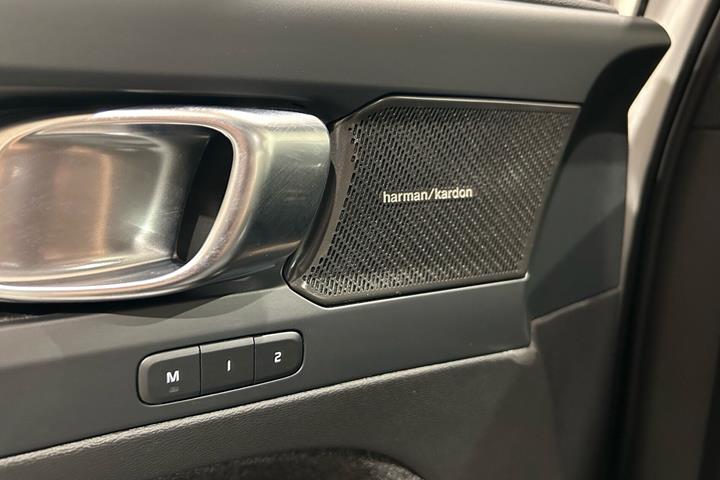 Hvid Volvo XC40 fra 2023