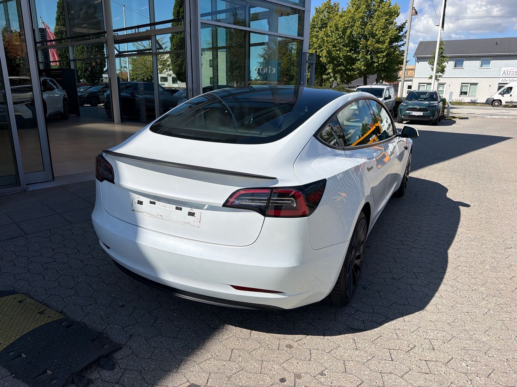 Hvid Tesla Model 3 fra 2022
