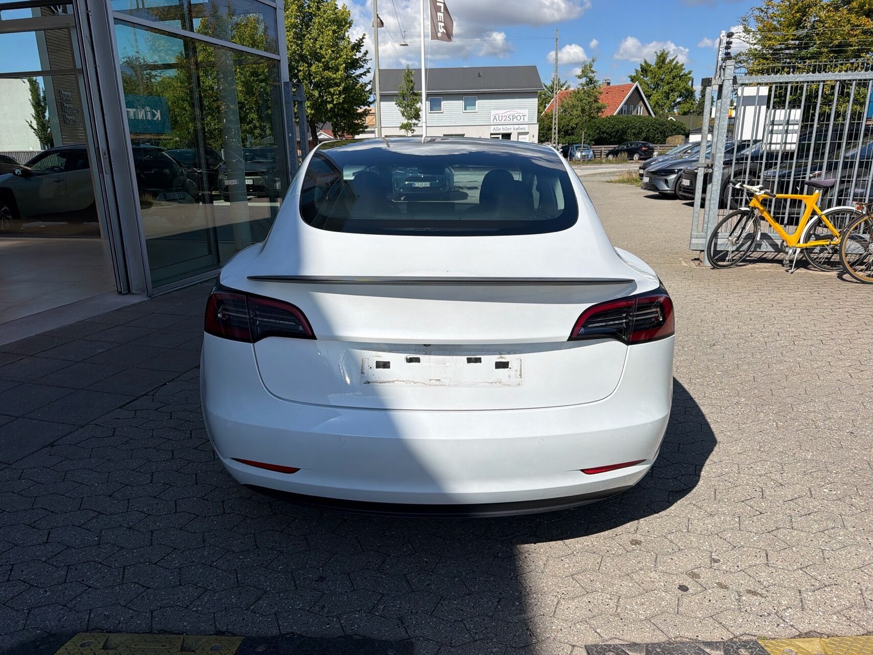 Hvid Tesla Model 3 fra 2022