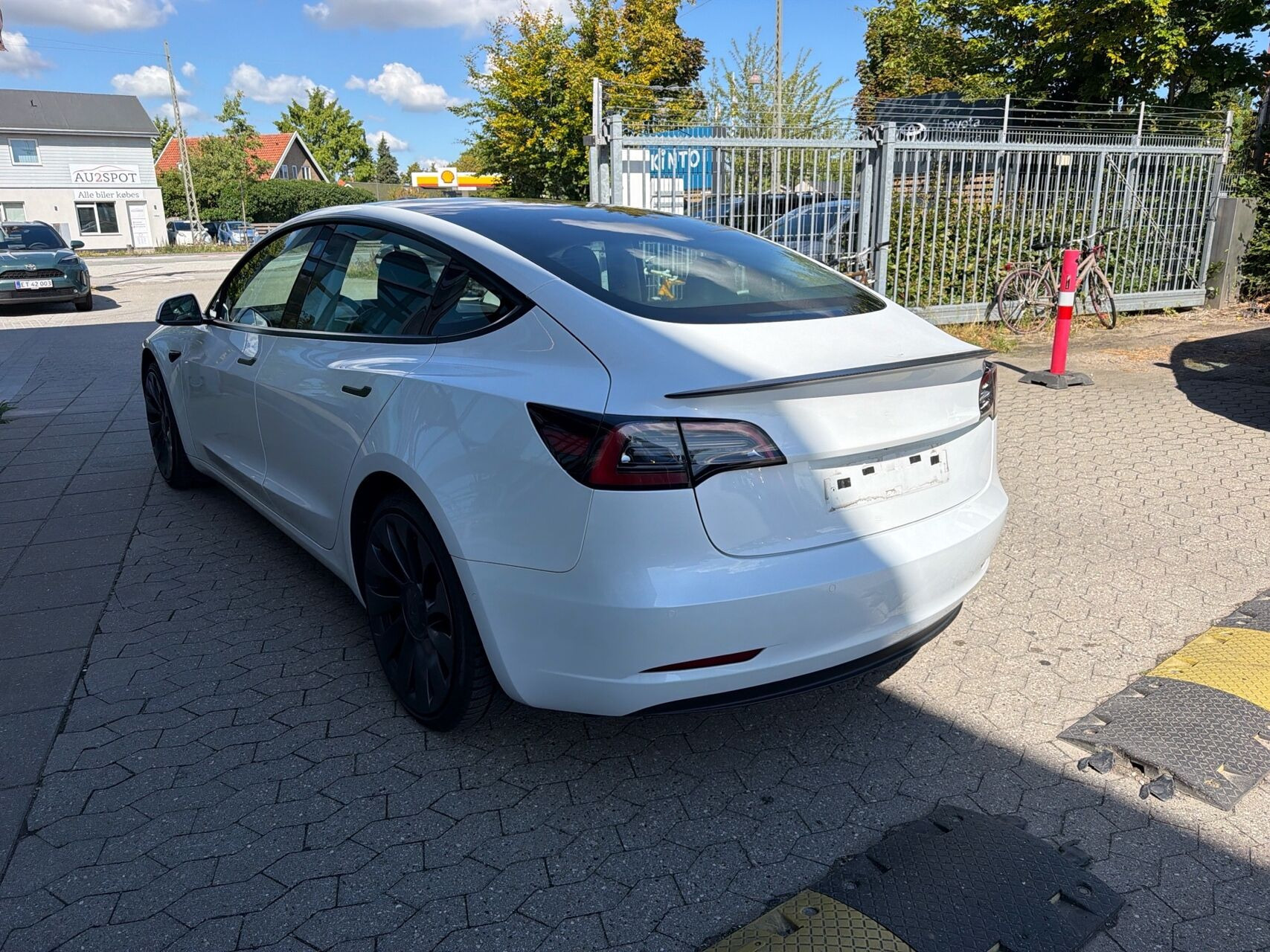 Hvid Tesla Model 3 fra 2022