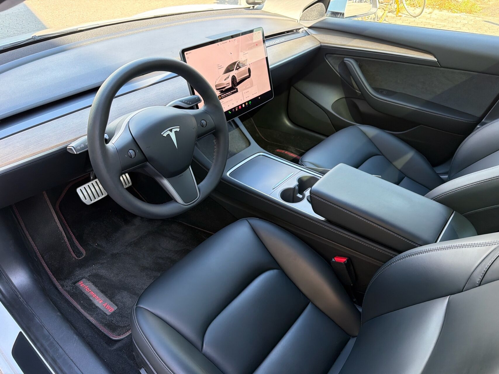 Hvid Tesla Model 3 fra 2022