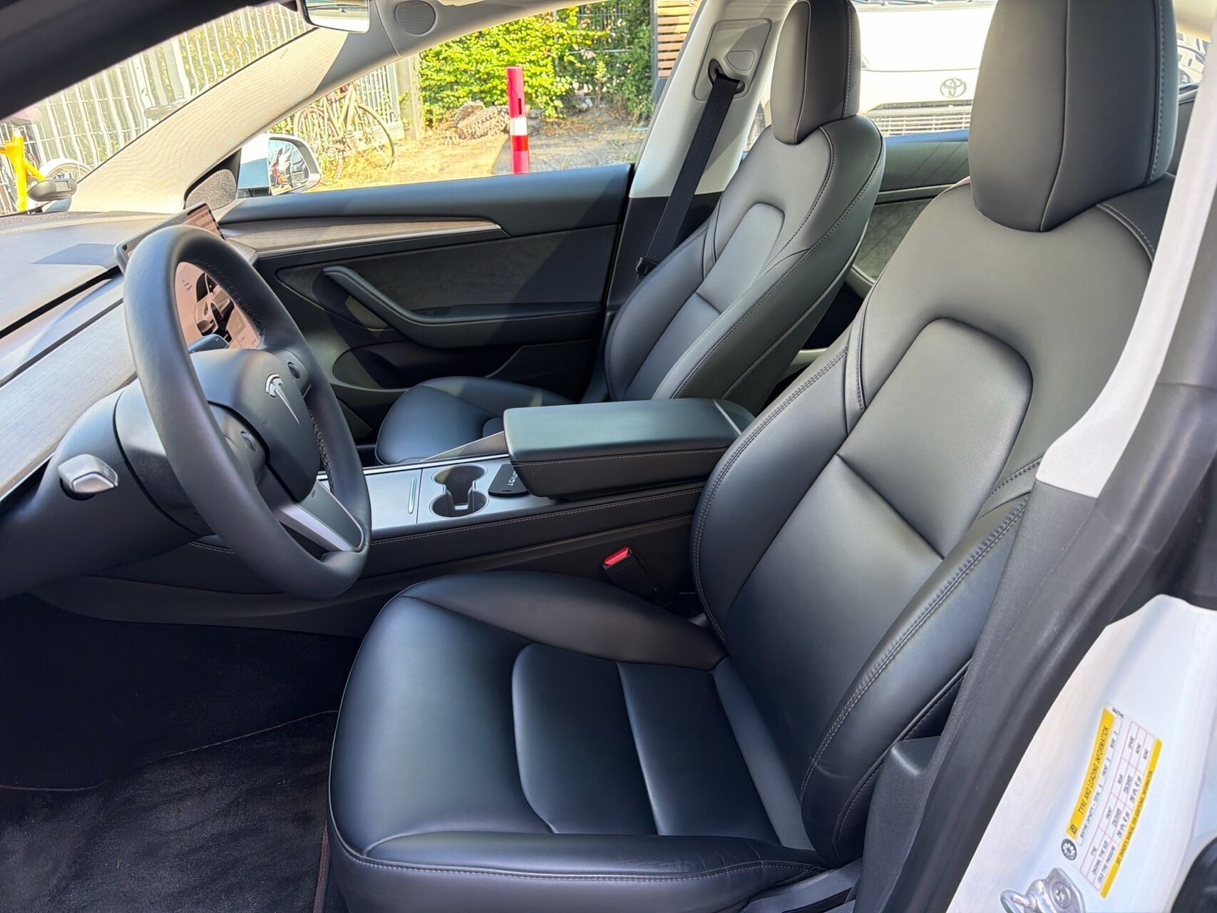 Hvid Tesla Model 3 fra 2022