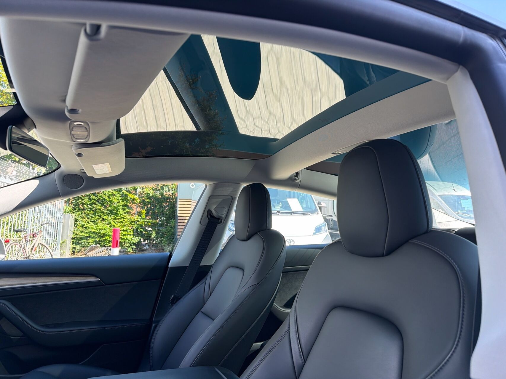 Hvid Tesla Model 3 fra 2022
