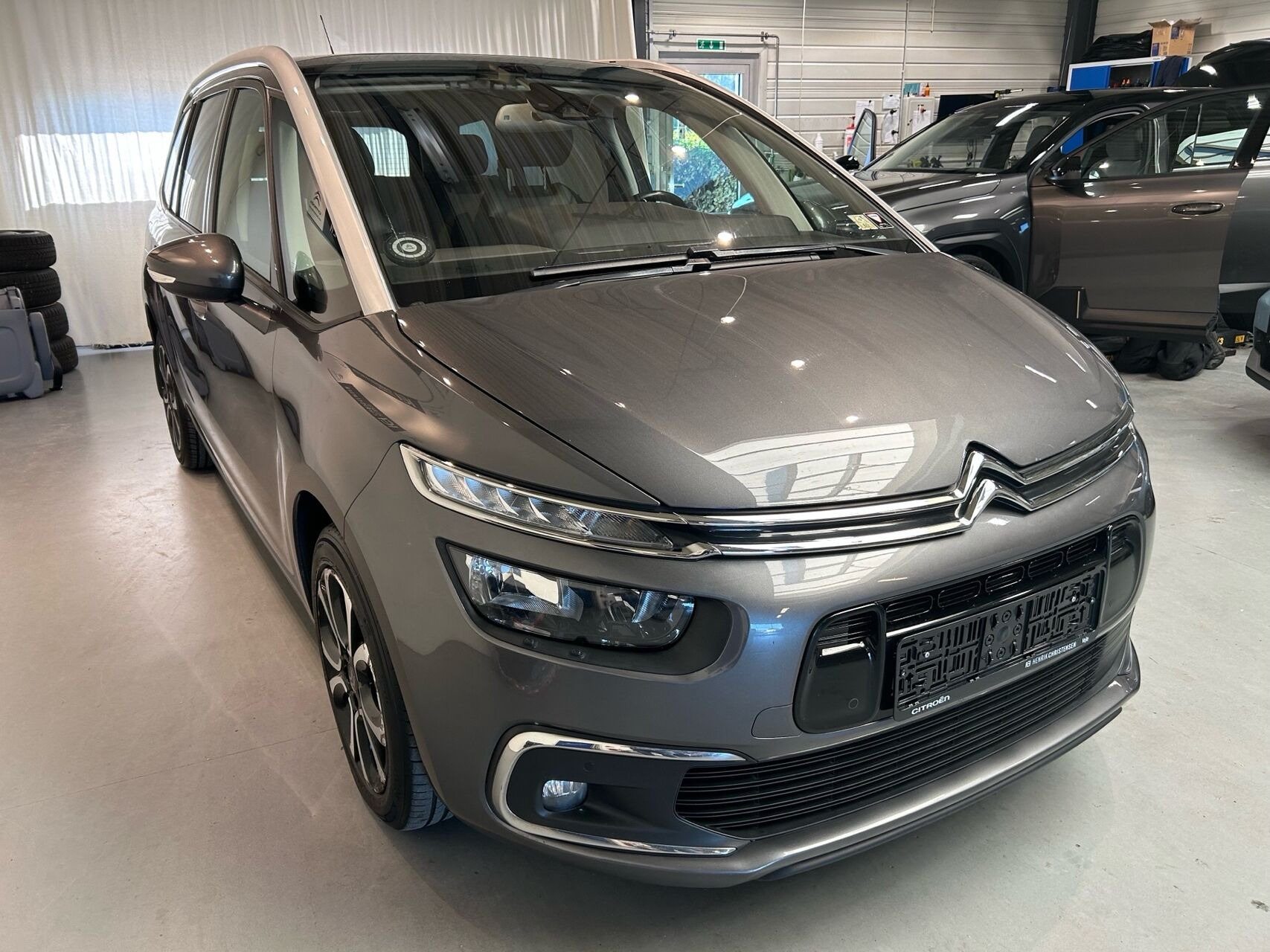 Grå Citroën Grand C4 SpaceTourer fra 2021