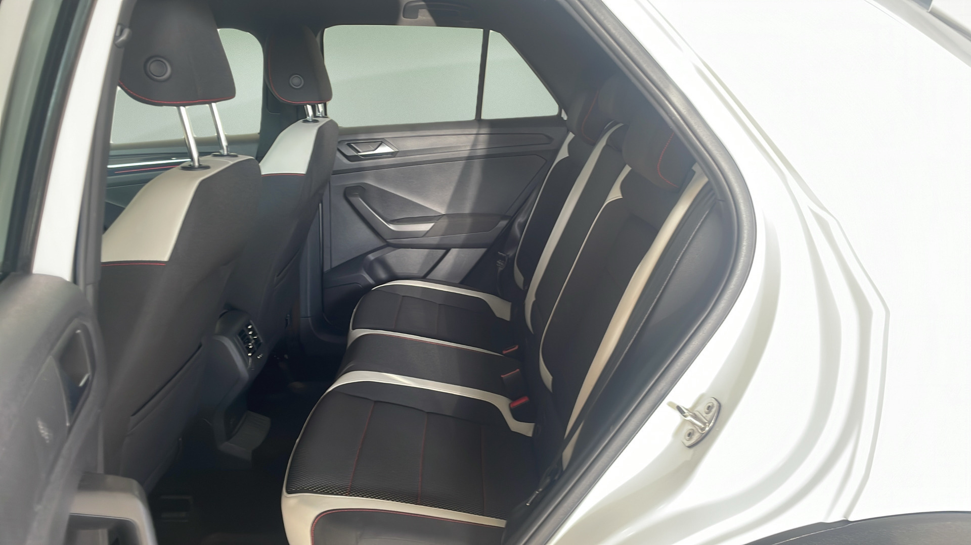Hvid VW T-Roc fra 2018