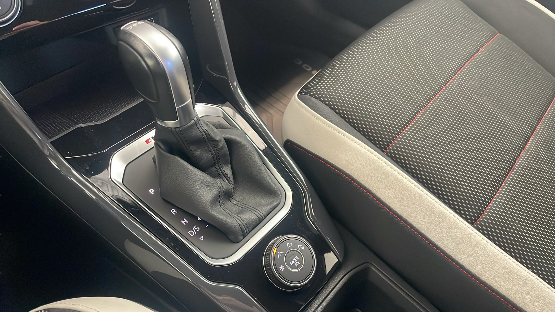 Hvid VW T-Roc fra 2018