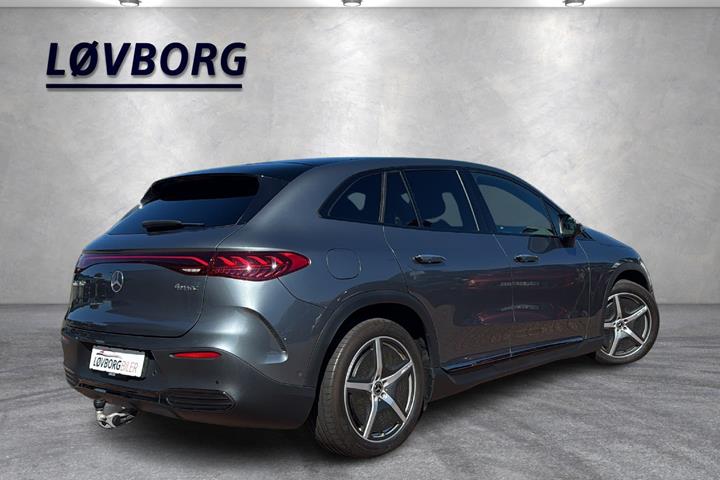 Grå Mercedes EQE350 SUV fra 2023