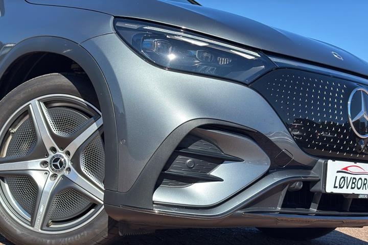Grå Mercedes EQE350 SUV fra 2023