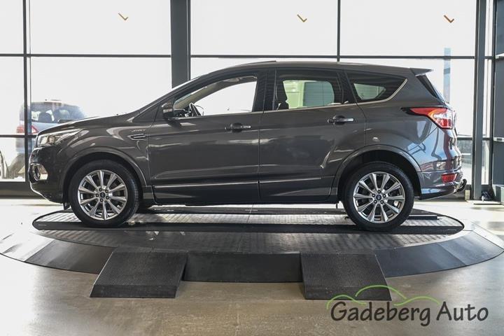 Grå Ford Kuga fra 2018