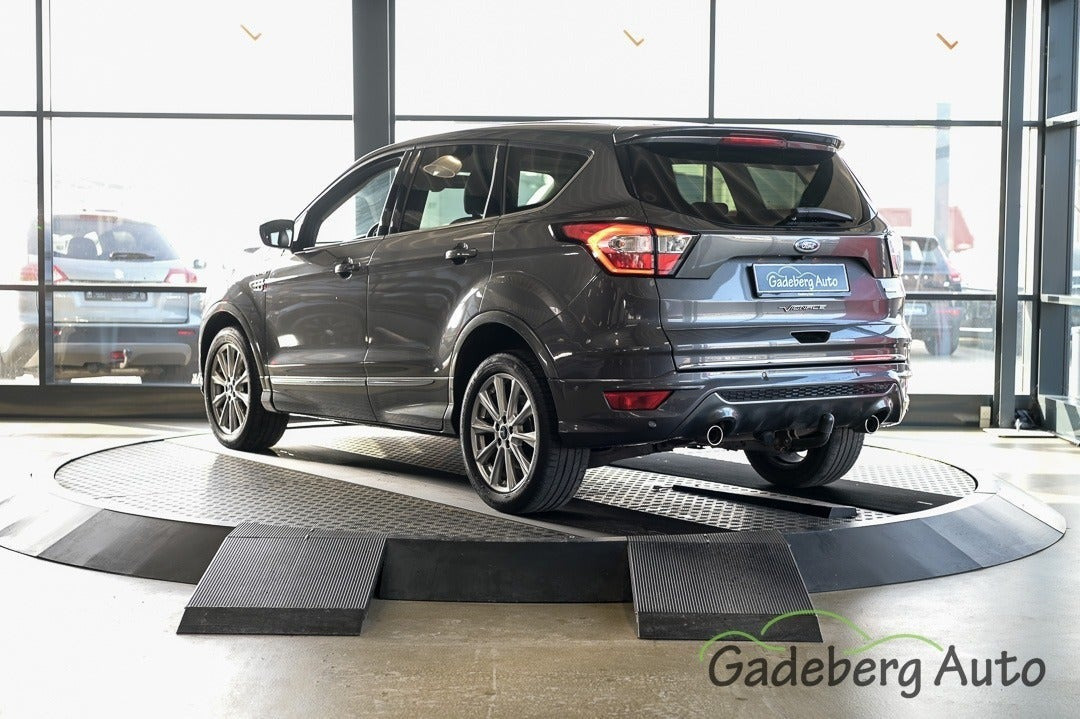 Grå Ford Kuga fra 2018