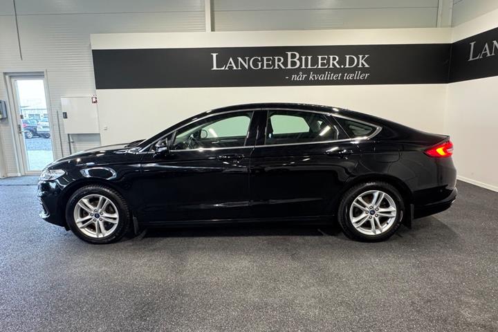Sort Ford Mondeo fra 2019