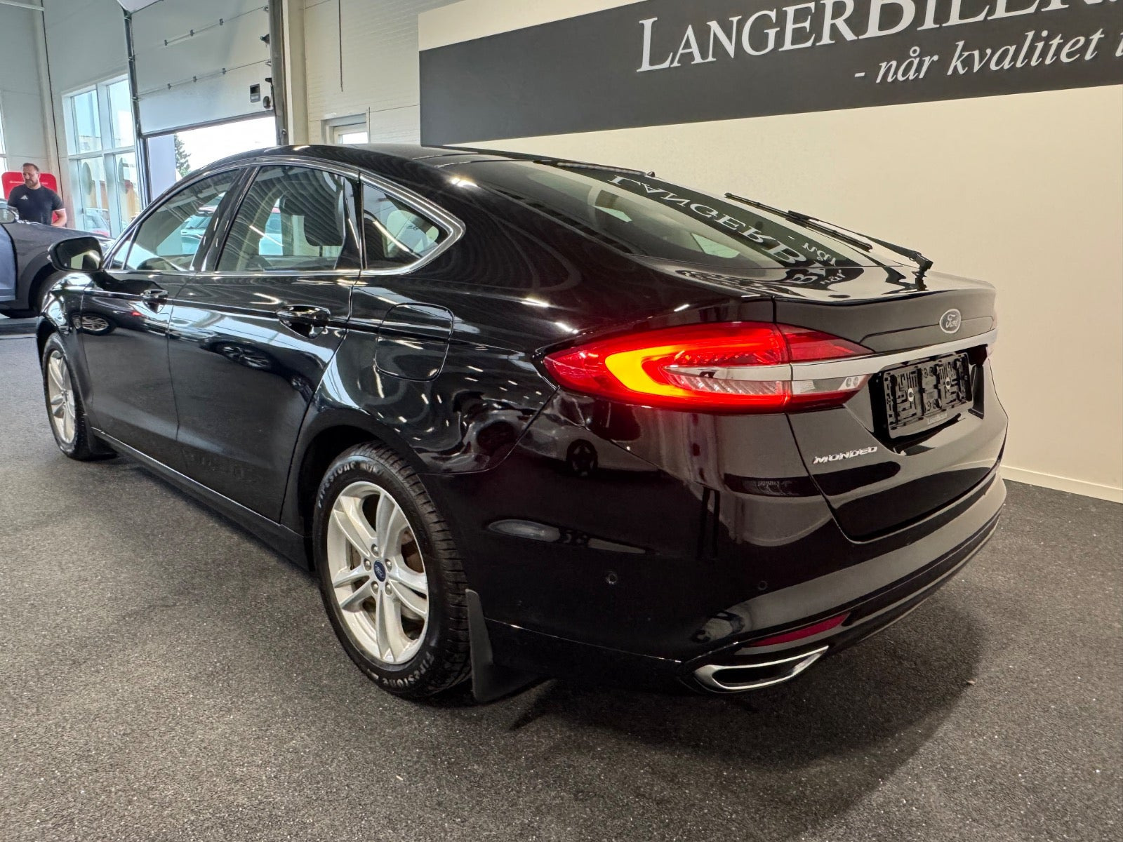 Sort Ford Mondeo fra 2019
