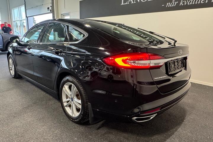 Sort Ford Mondeo fra 2019