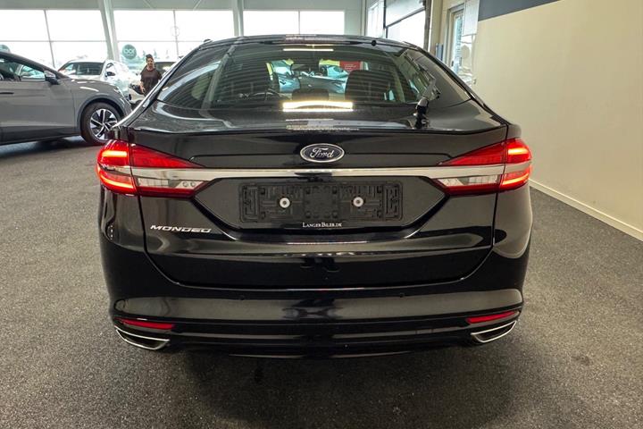 Sort Ford Mondeo fra 2019