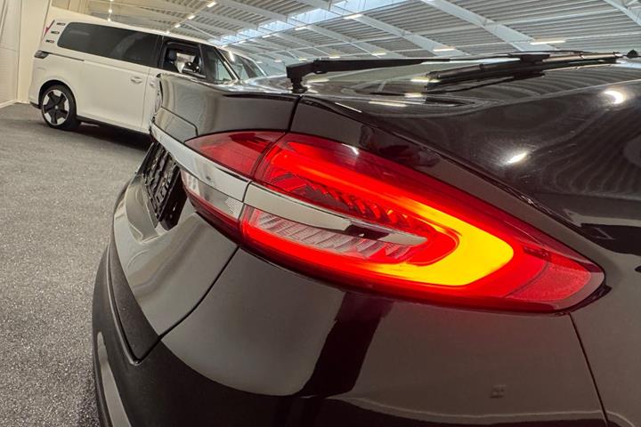 Sort Ford Mondeo fra 2019
