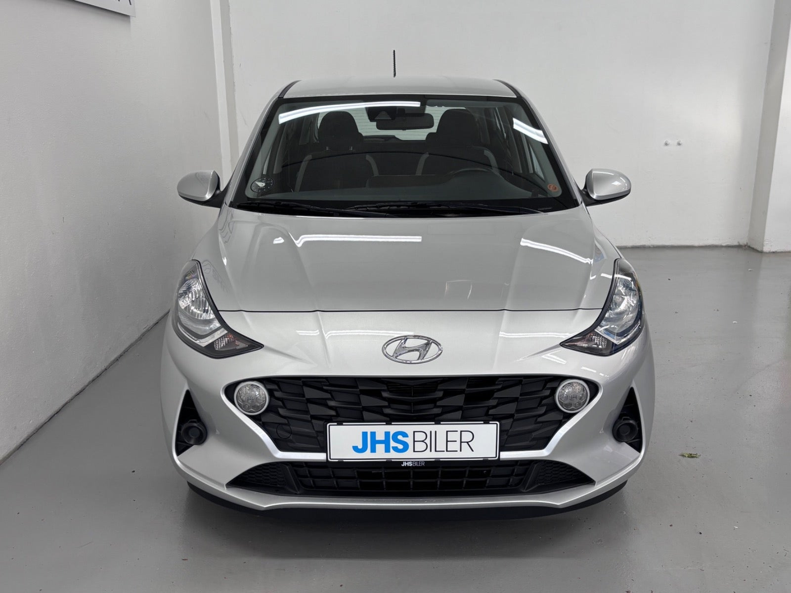 Sølv Hyundai i10 fra 2022