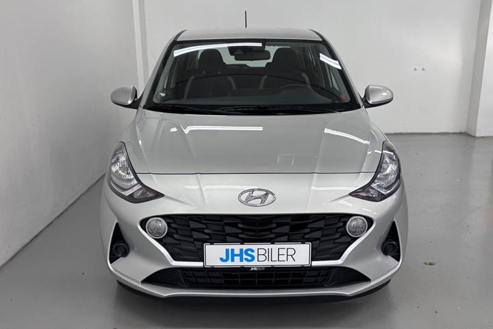 Sølv Hyundai i10 fra 2022