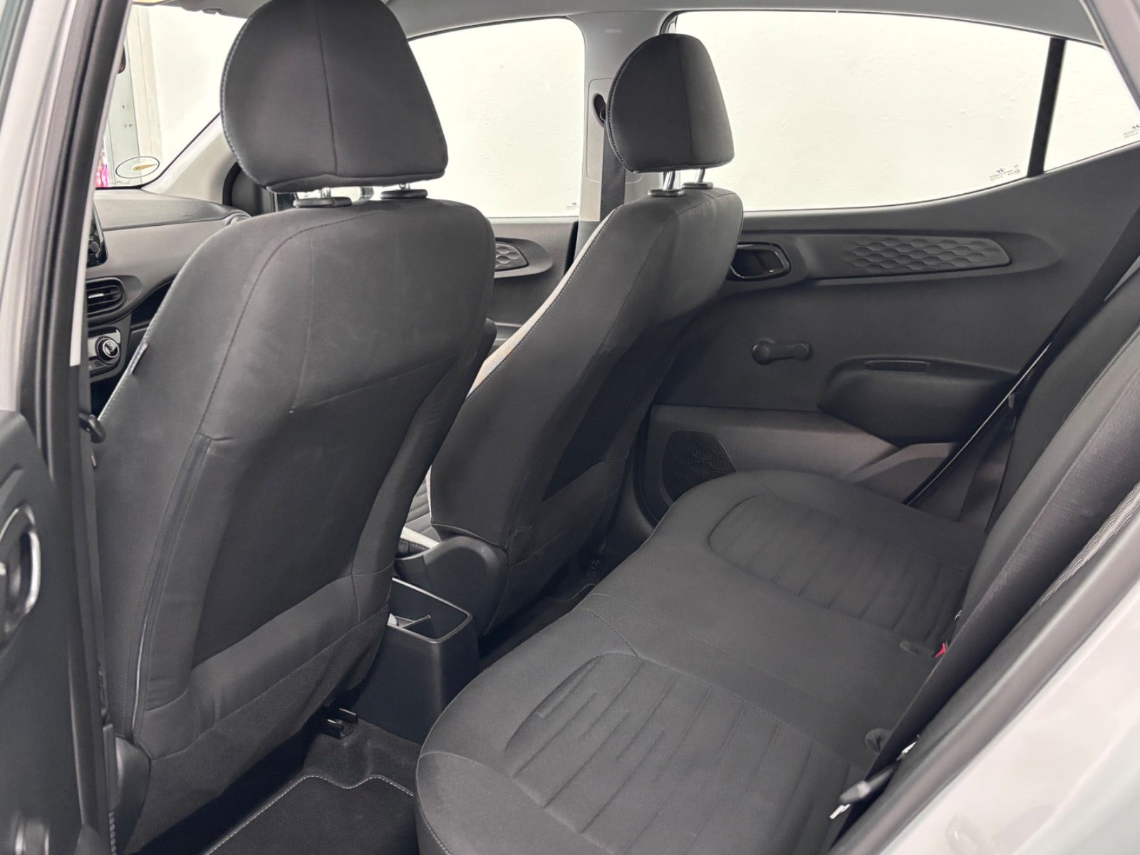 Sølv Hyundai i10 fra 2022