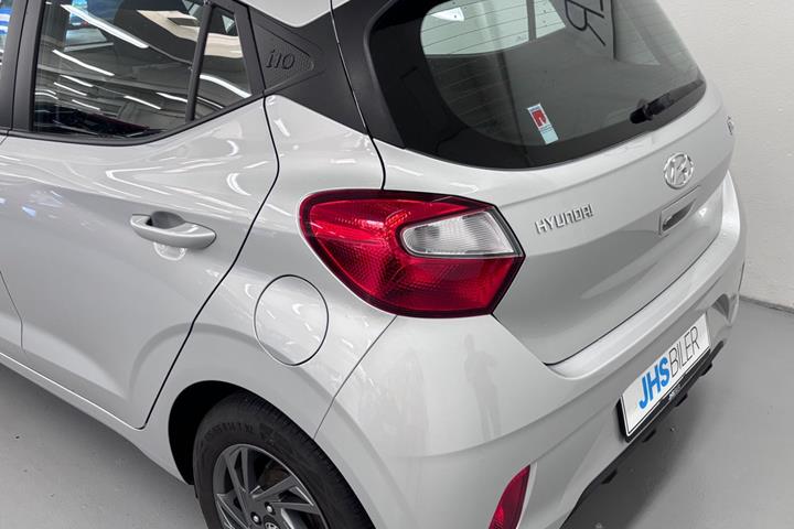 Sølv Hyundai i10 fra 2022
