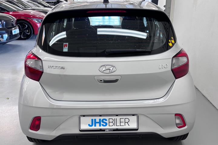 Sølv Hyundai i10 fra 2022