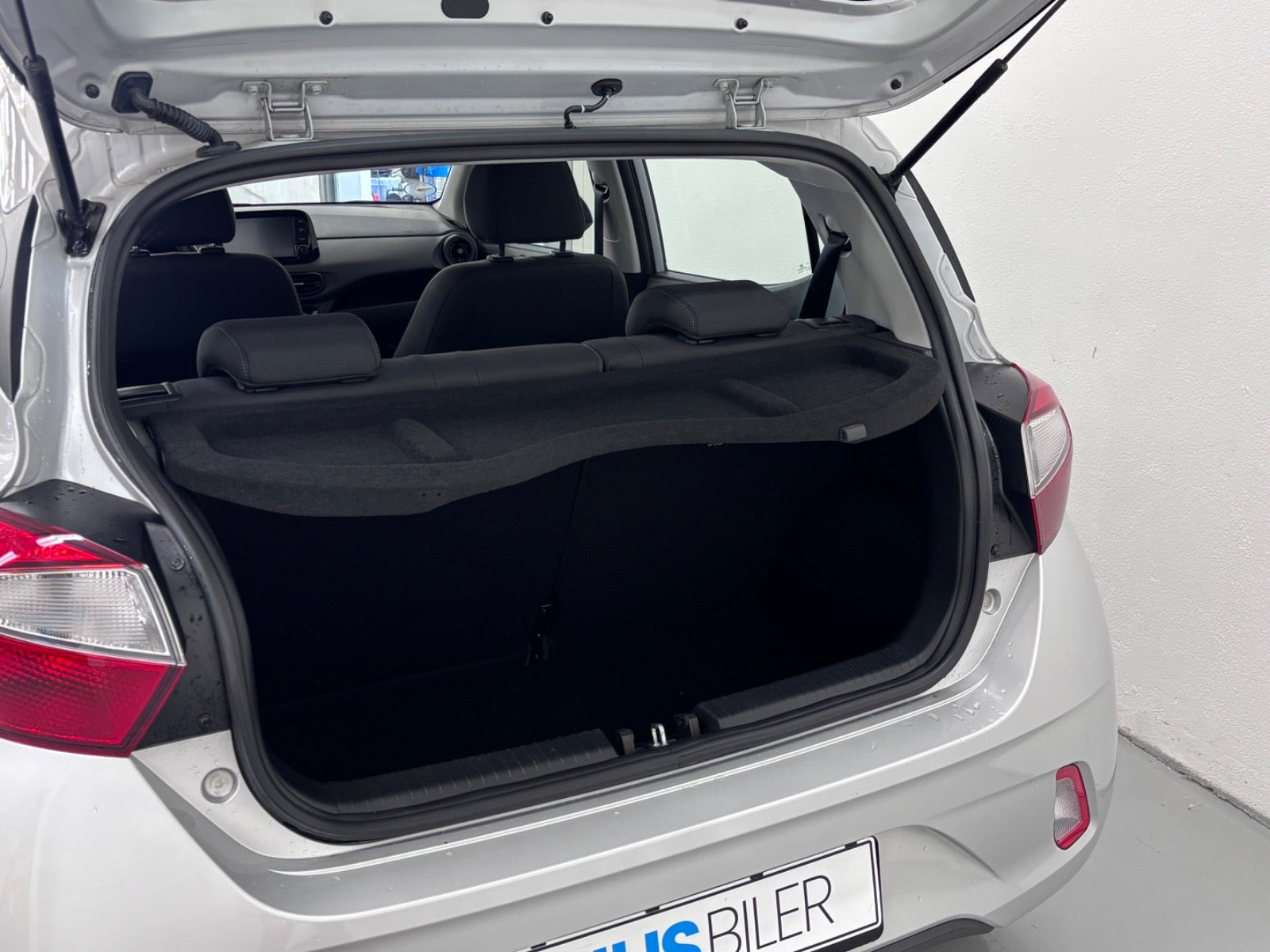 Sølv Hyundai i10 fra 2022