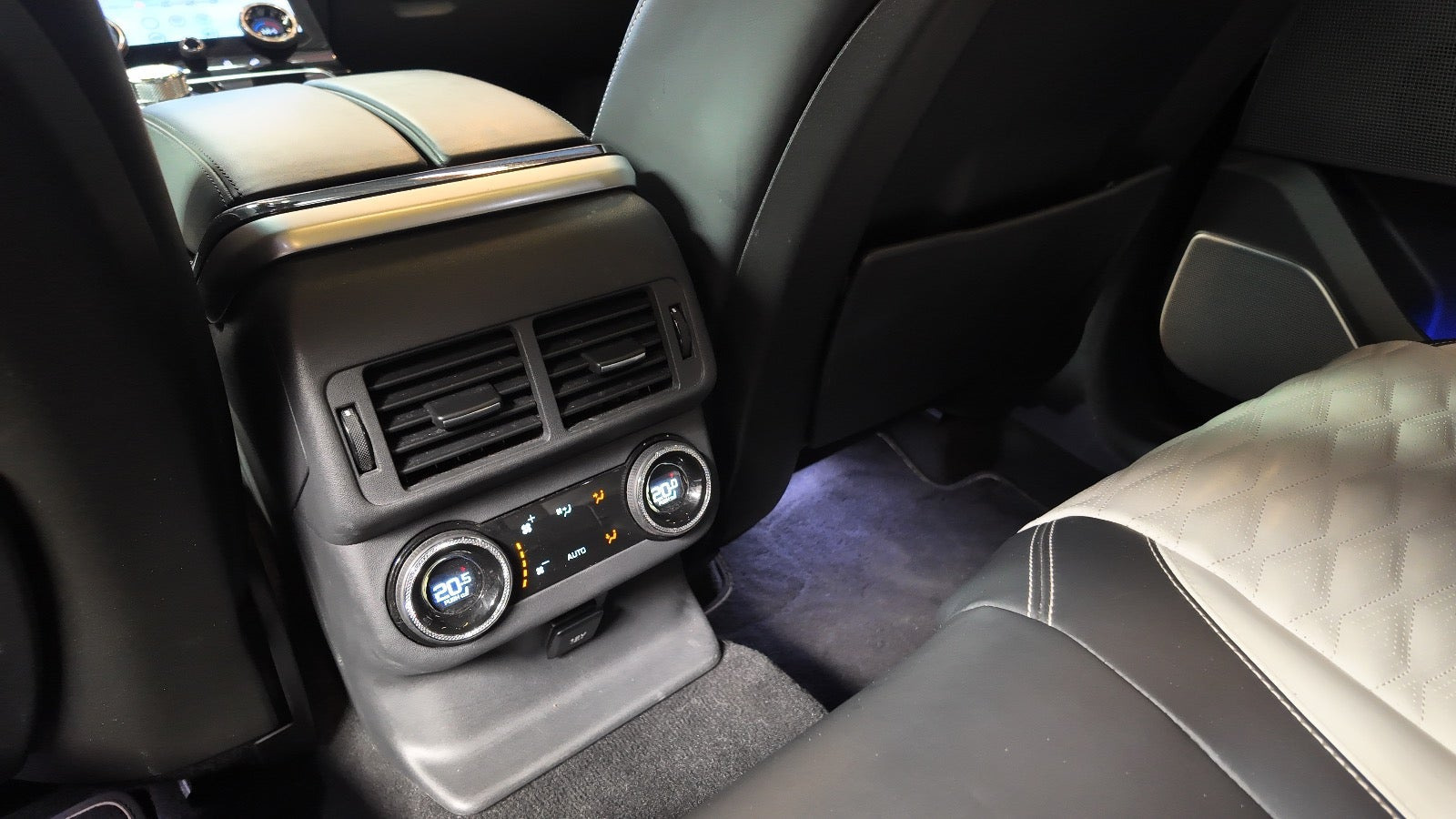Sort Land Rover Range Rover Velar fra 2020