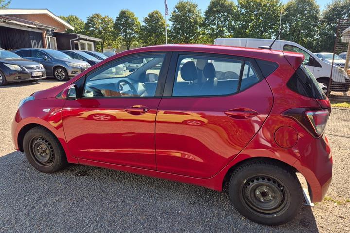 Grøn Hyundai i10 fra 2019