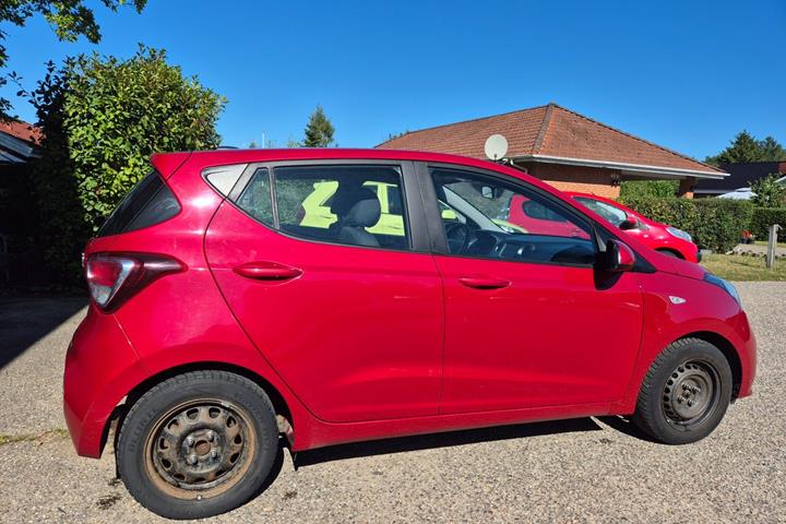 Grøn Hyundai i10 fra 2019