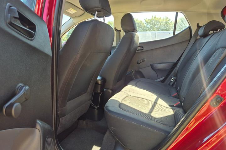 Grøn Hyundai i10 fra 2019