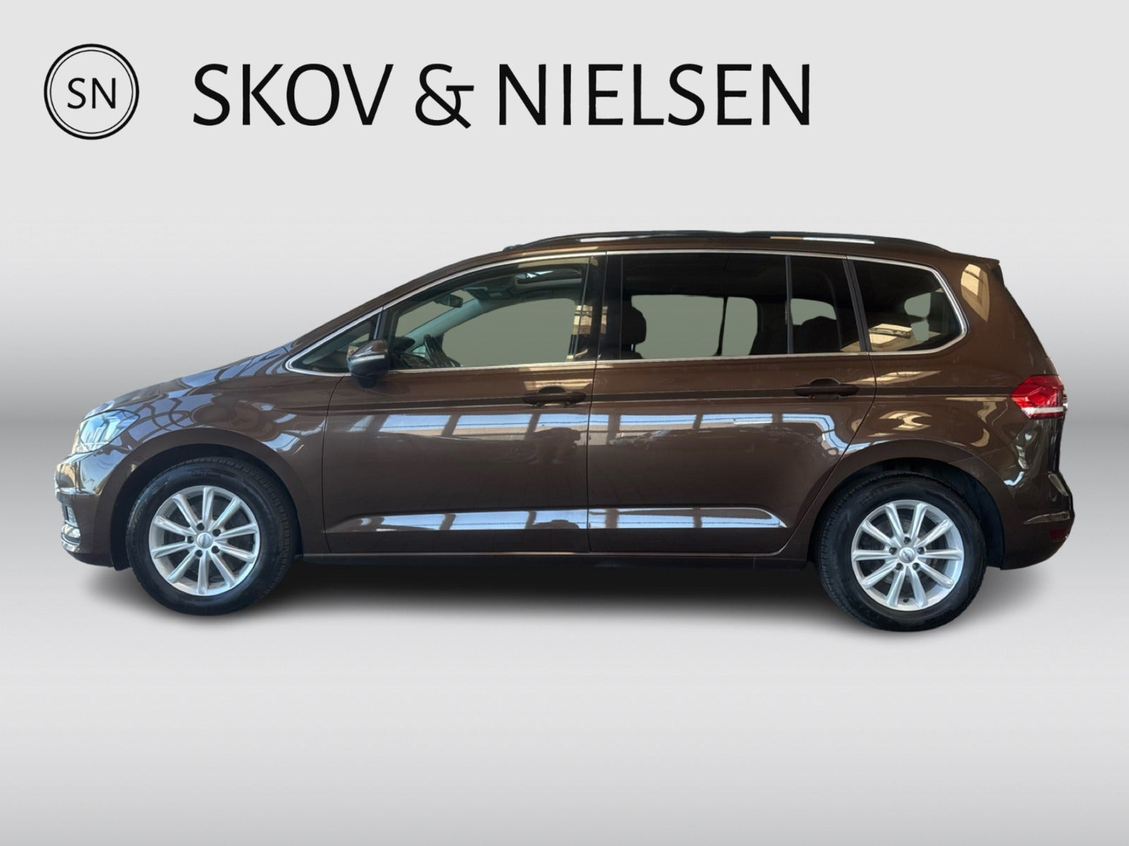 Brun VW Touran fra 2017