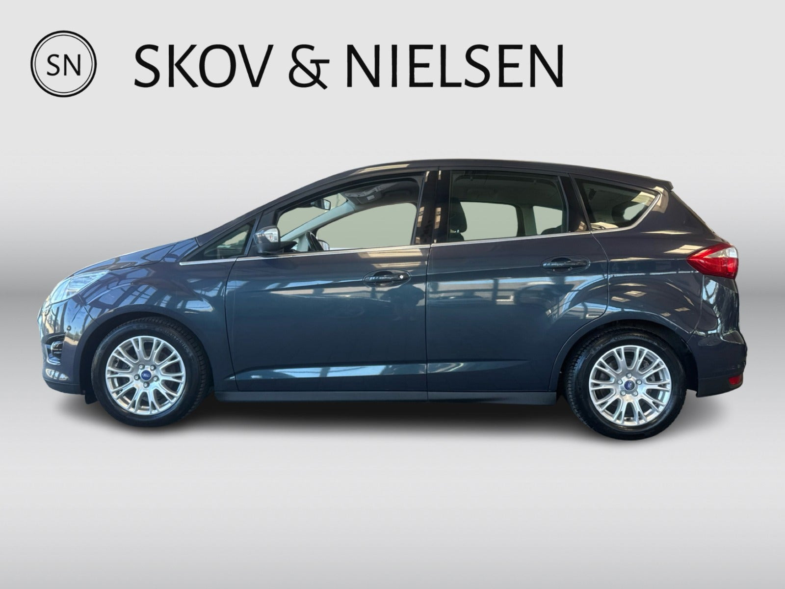 Grå Ford C-MAX fra 2014