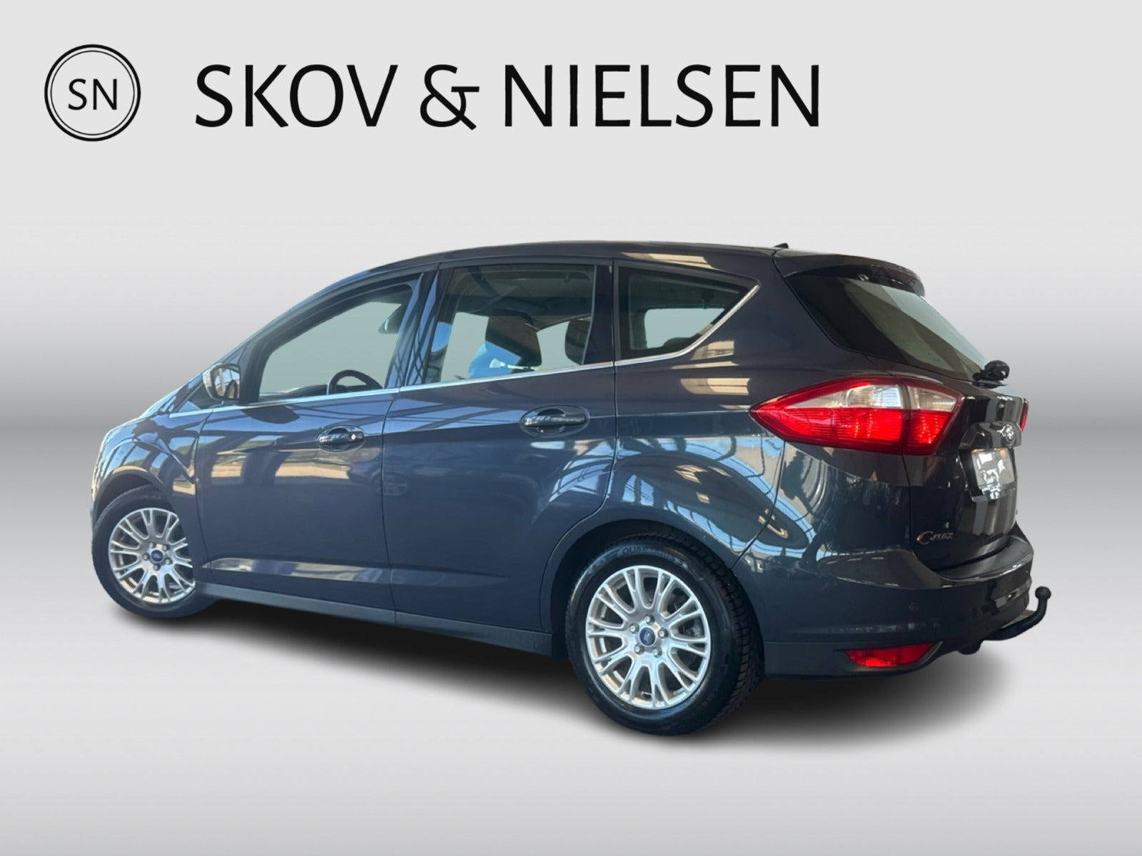 Grå Ford C-MAX fra 2014