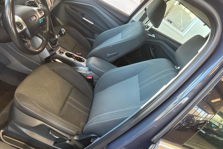 Grå Ford C-MAX fra 2014