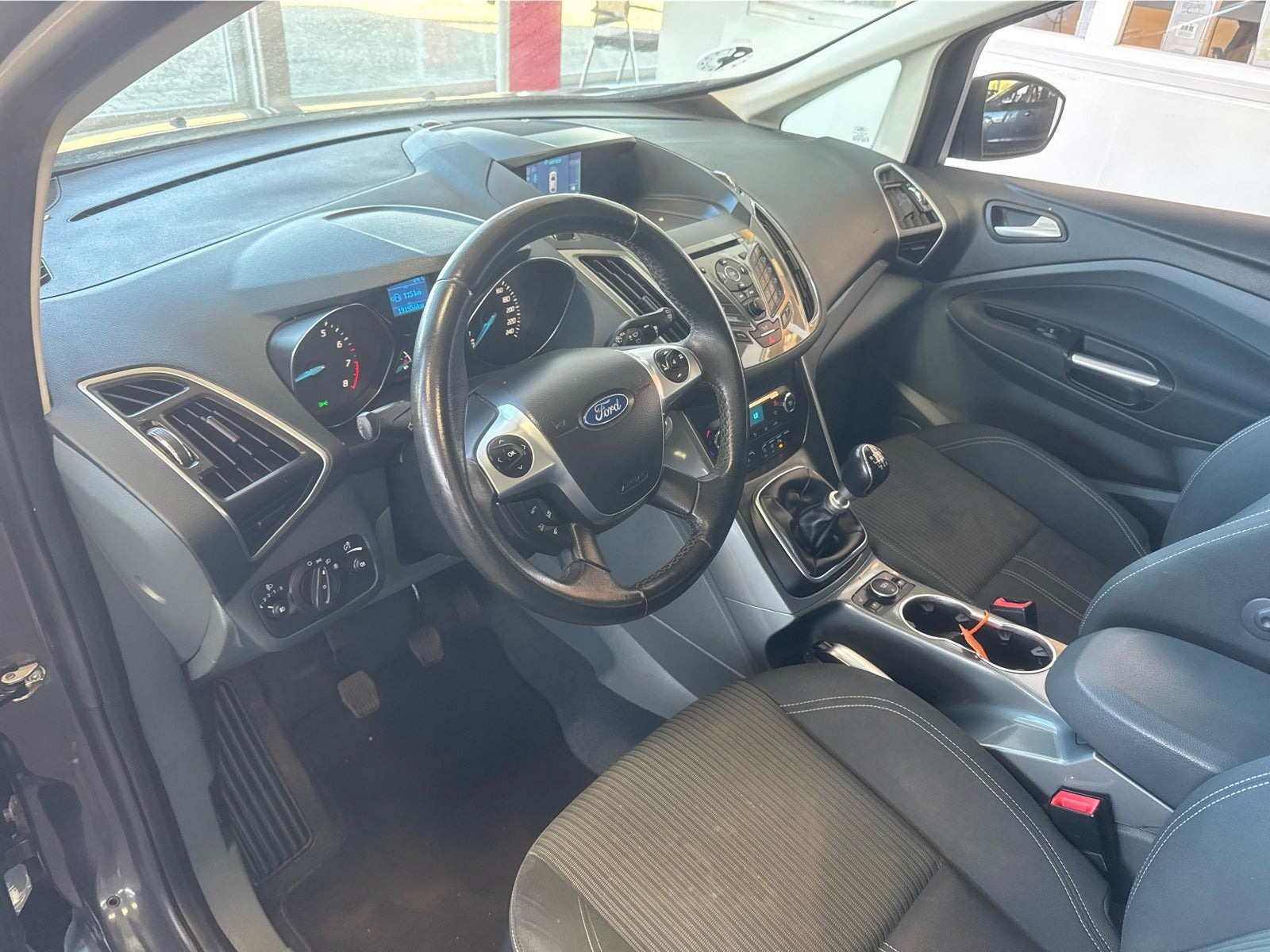 Grå Ford C-MAX fra 2014