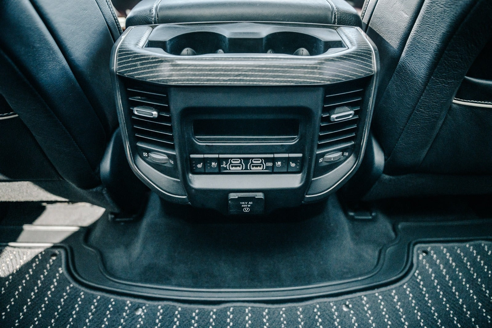 Hvid Dodge RAM 1500 fra 2020