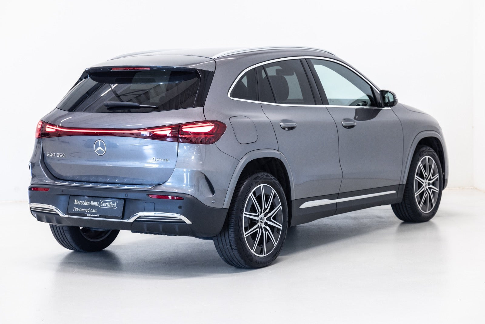 Grå Mercedes EQA350 fra 2025