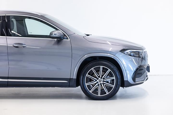 Grå Mercedes EQA350 fra 2025