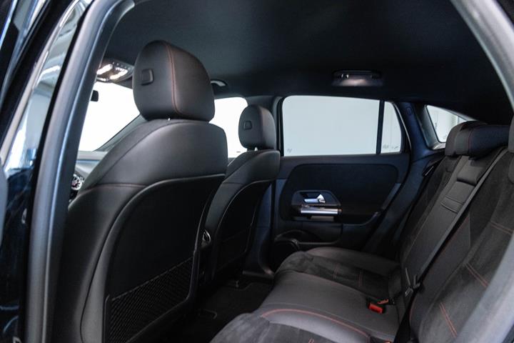 Sort Mercedes EQA350 fra 2024