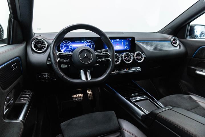 Sort Mercedes EQA350 fra 2024
