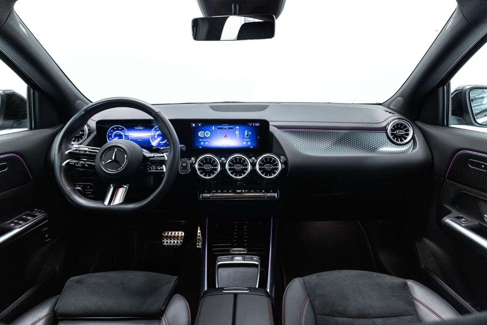 Sort Mercedes EQA350 fra 2024
