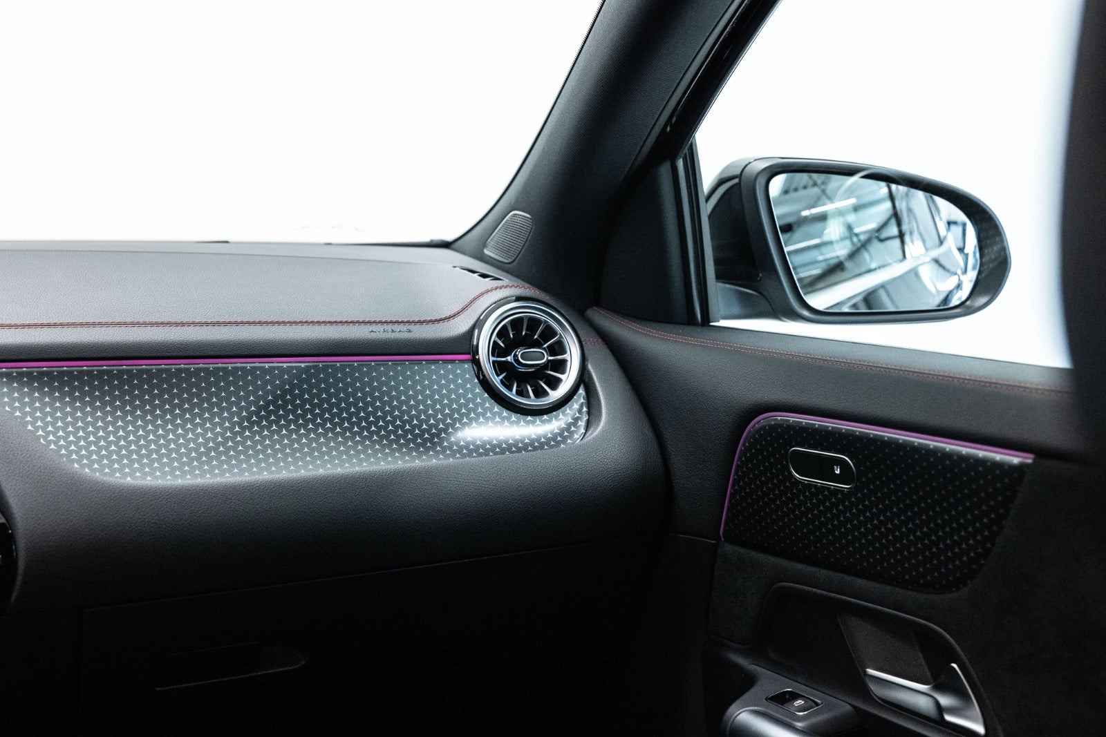 Sort Mercedes EQA350 fra 2024