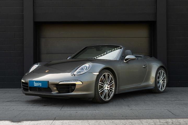 Grå Porsche 911 Carrera 4S fra 2015