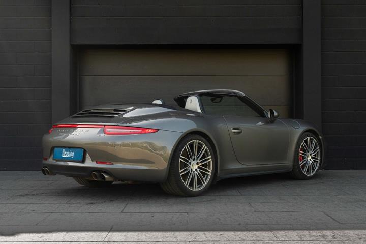 Grå Porsche 911 Carrera 4S fra 2015