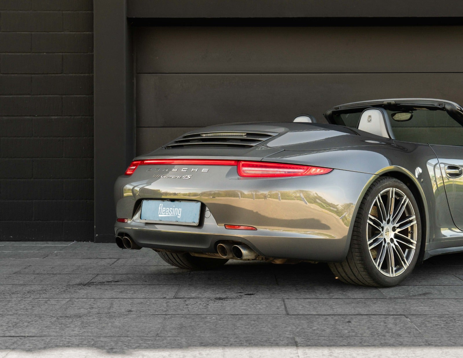 Grå Porsche 911 Carrera 4S fra 2015