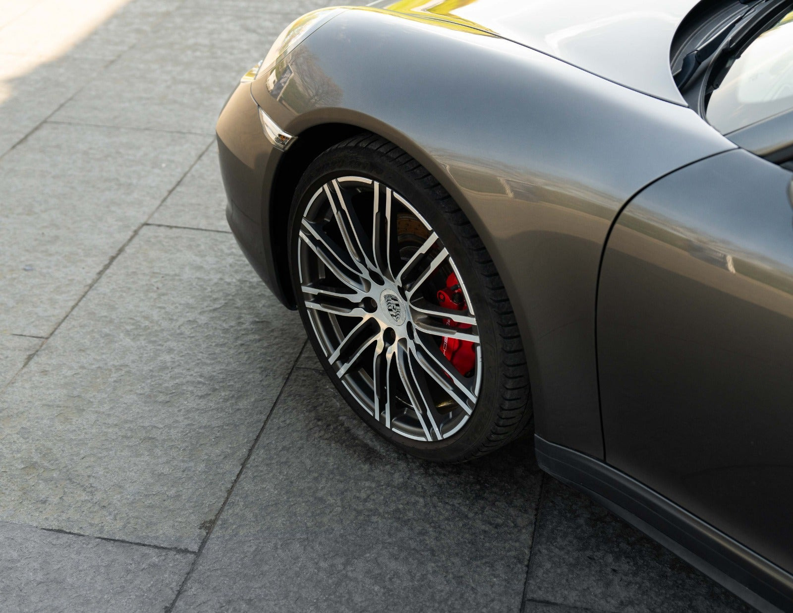 Grå Porsche 911 Carrera 4S fra 2015
