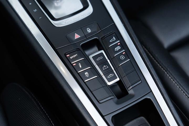 Grå Porsche 911 Carrera 4S fra 2015