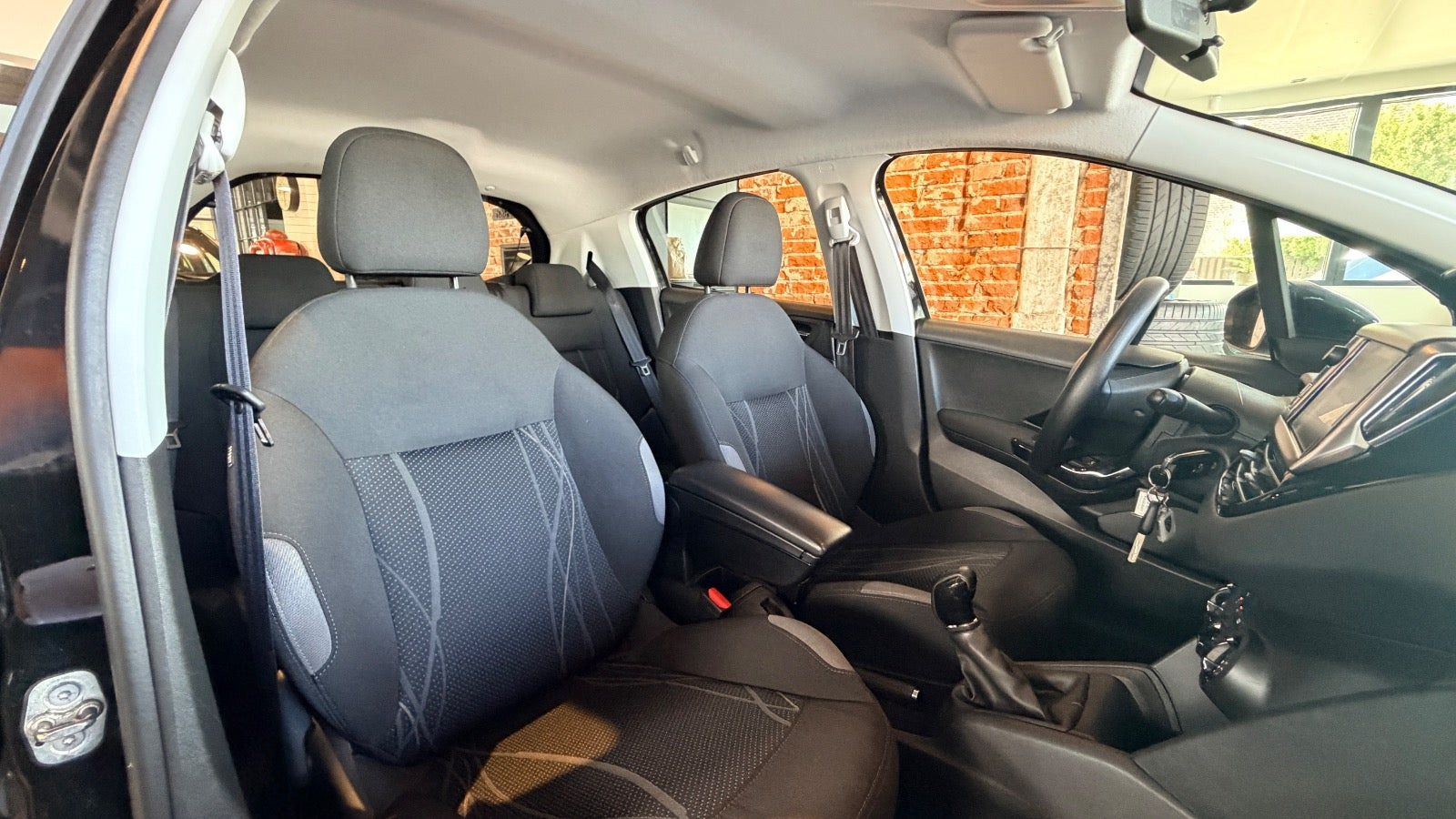 undefined Peugeot 208 fra 2012