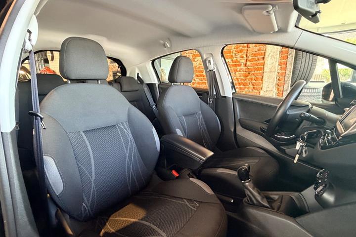 undefined Peugeot 208 fra 2012