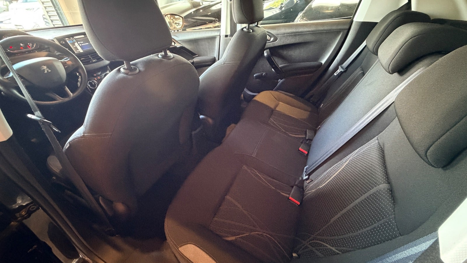 undefined Peugeot 208 fra 2012