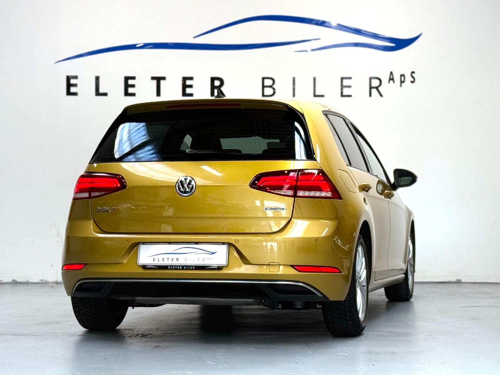 Gul VW Golf VII fra 2019